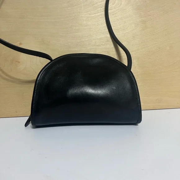 Coach vintage Black Leather Crossbody Bag made in USA1015-217